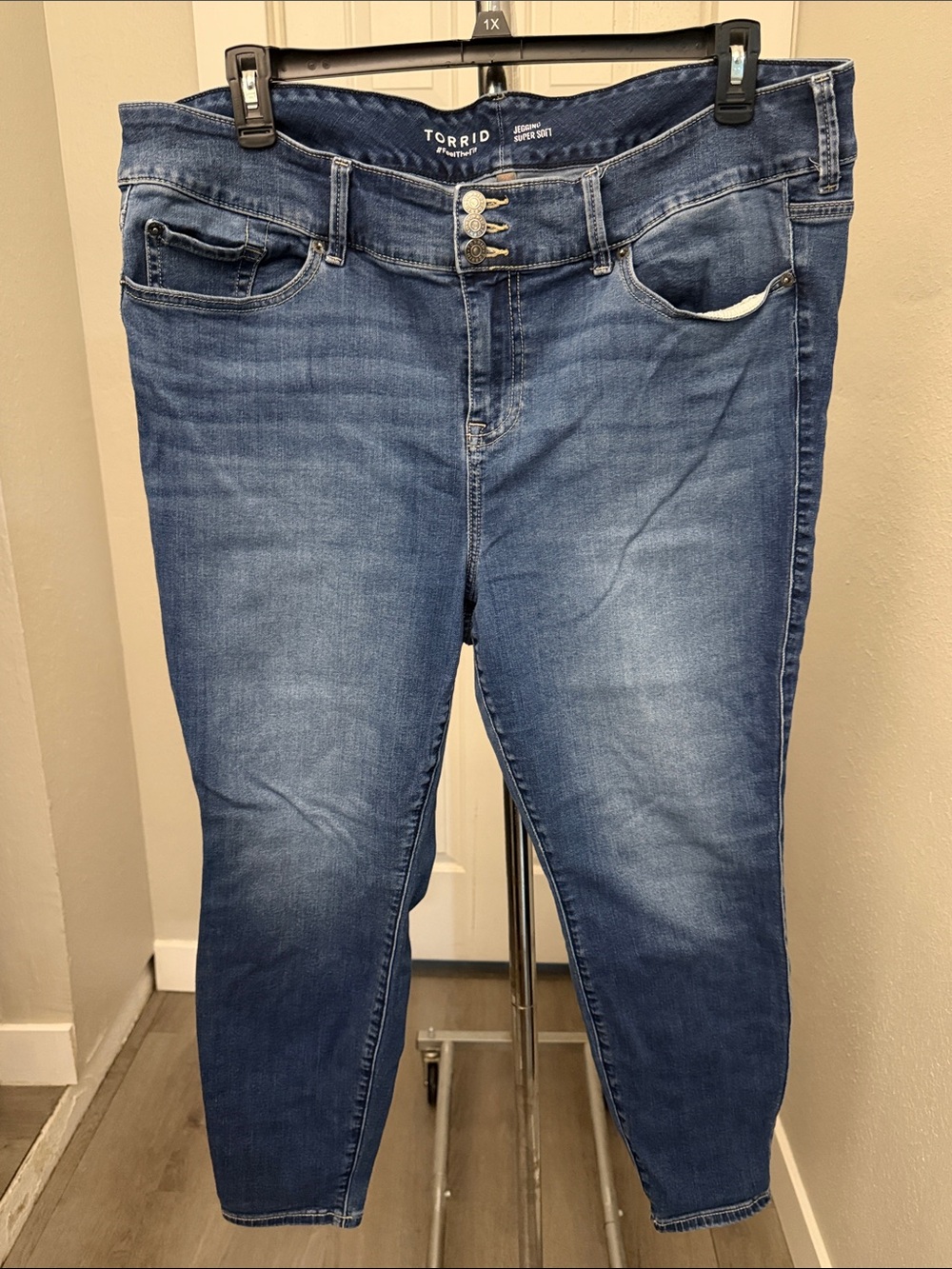Torrid Mid Wash Curvy Skinny Jeggings- Blue